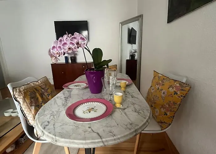 Business Flat Westend Nordend With Workspace Fast Wifi And Balcony Frankfurt nad Menem